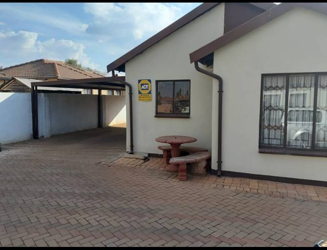 3 BEDROOM HOUSE SOLD IN THE ORCHARDS